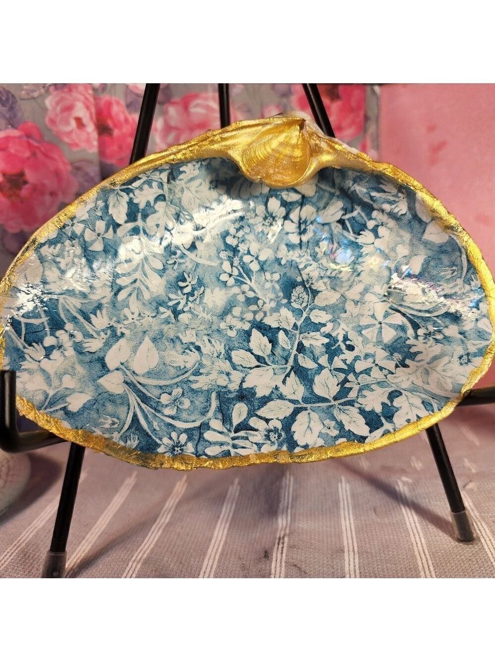 DECOUPAGE CLAM SHELL DECOUPAGE FLOWER PRINT ON A CLAM SHELL TRINKET DISH
